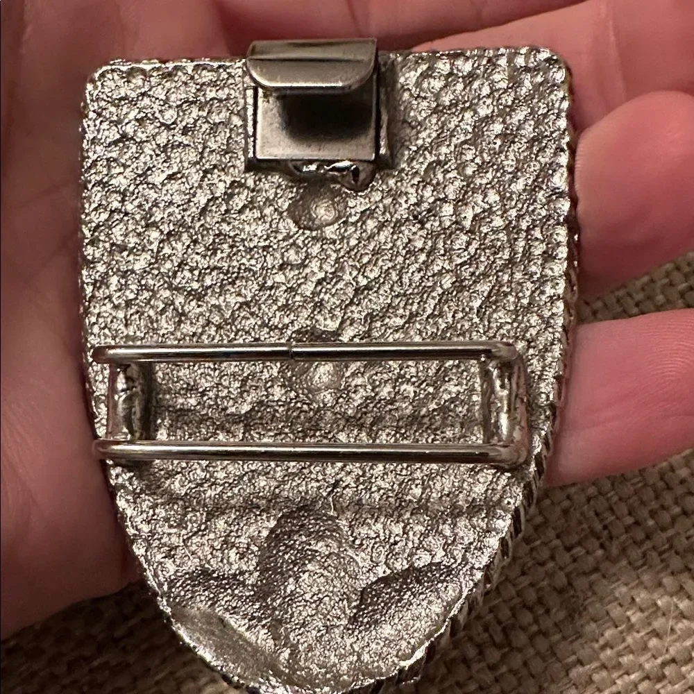 Buckle/Vintage belt buckle/silver tone metal